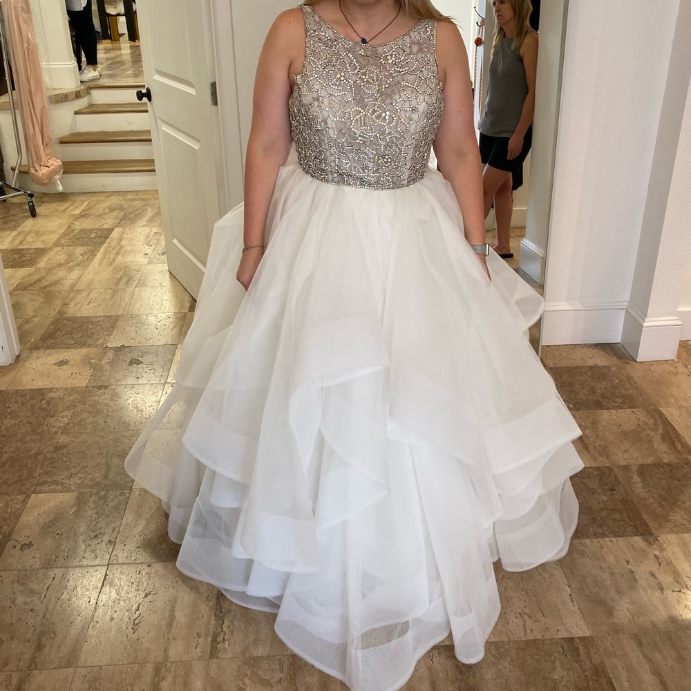 Hayley Paige Dori gown 👰🏼✨ - Picture 3 of 5